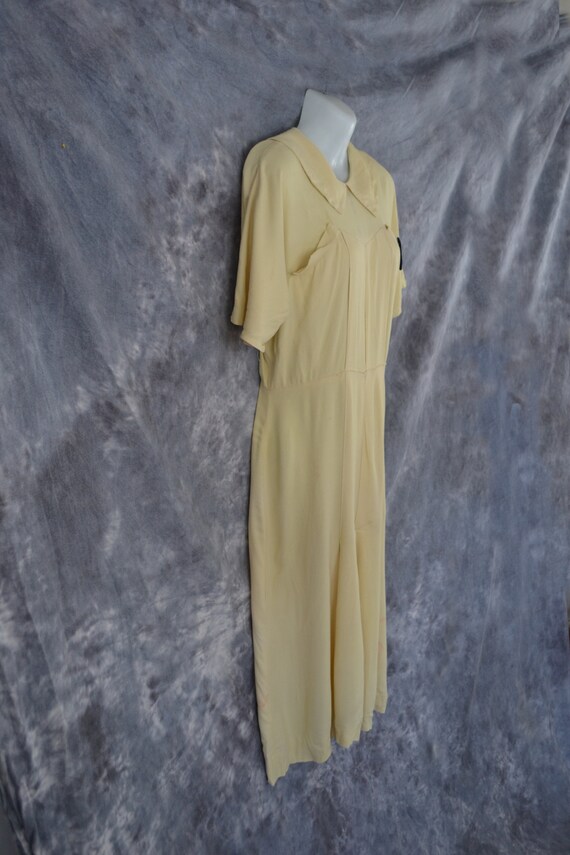 1940s Soft Buttery Yellow Fitted Crepe Dress, Nee… - image 4