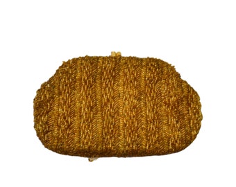 Bolso de noche con cuentas de semillas en tono dorado de la década de 1960 de Paico