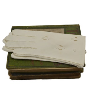 1950s/1960s NOS White Vinyl Die-Cut Wrist Length Gloves