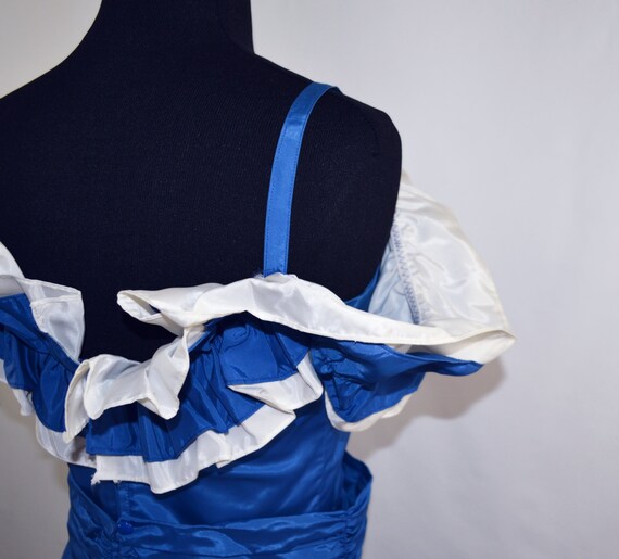 1970s Blue and White Off The Shoulder Ruffled For… - image 9