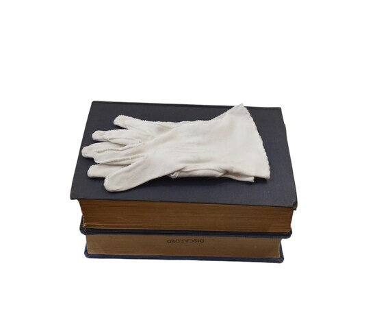 1950s White Girls Wrist Length Gloves by Nolan, C… - image 1
