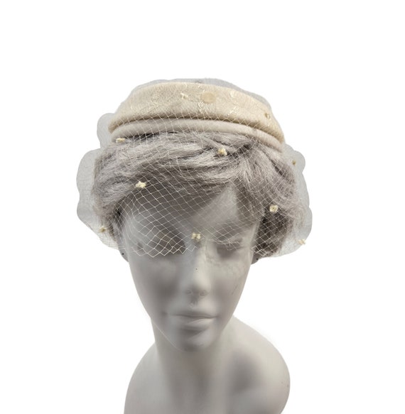 1950s Ivory Lace Floral Fascinator/Birdcage Hat