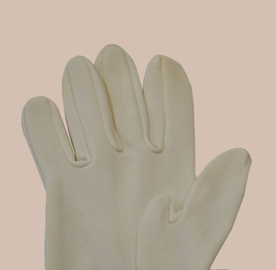 1960s Creamy White Ladies Wrist Length Nylon Glov… - image 8