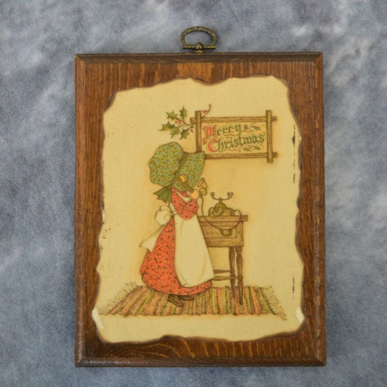 Vintage Holly Hobbie Merry Christmas Wooden Wall Plaque, Girl in Big Hat Answering the Phone image 2