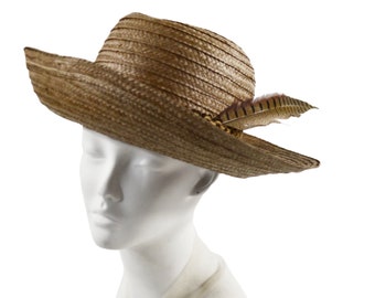 1970s Natural Straw Brimmed Sunhat with Feather, Size 7 1/8