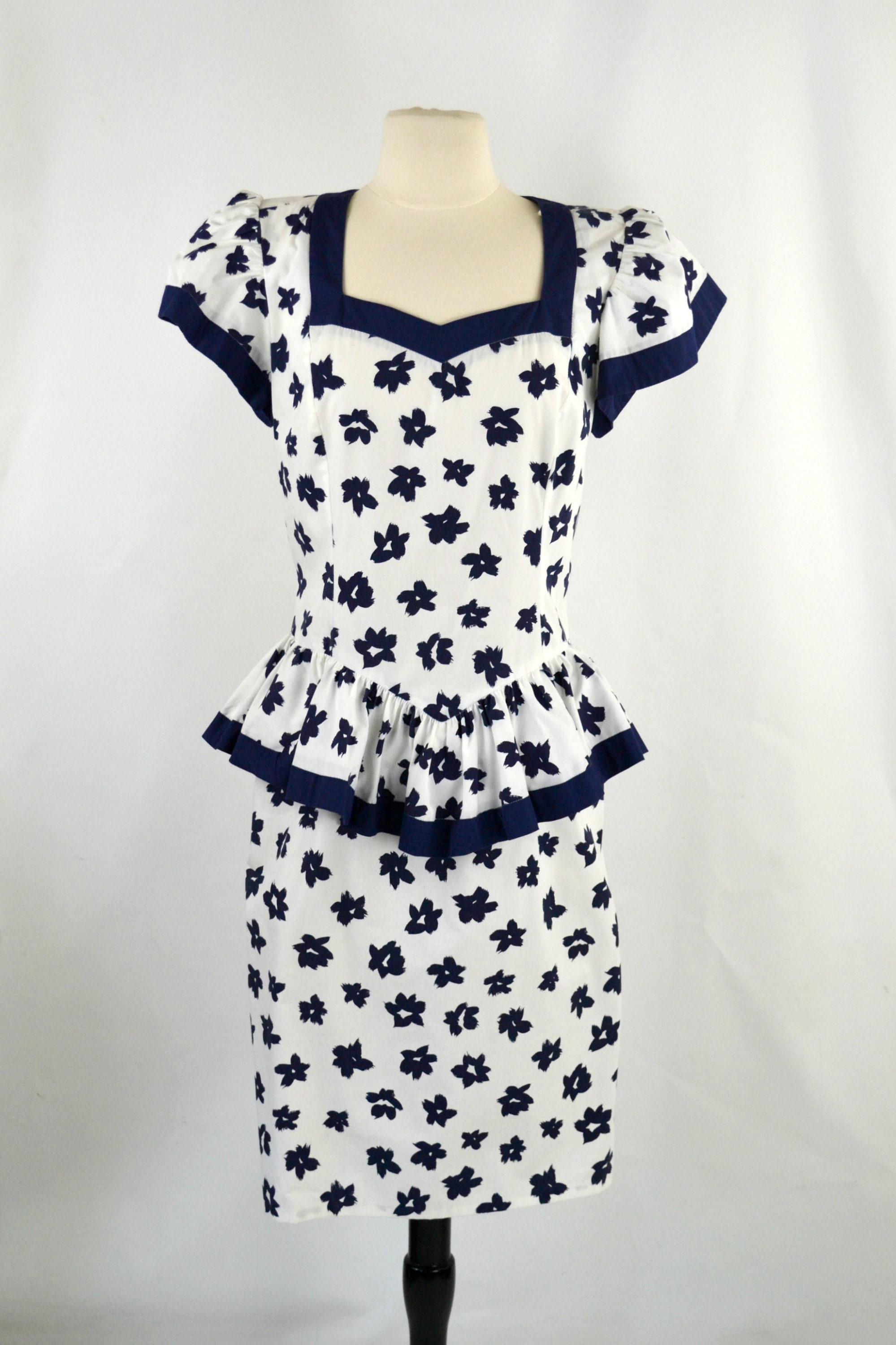 1980s White and Navy Blue Flower Print, Peplum Waist Dress, Business, Office Wear 1980s White and Navy Blue Flower Print, Peplum Waist Dress, Business, Office Wear