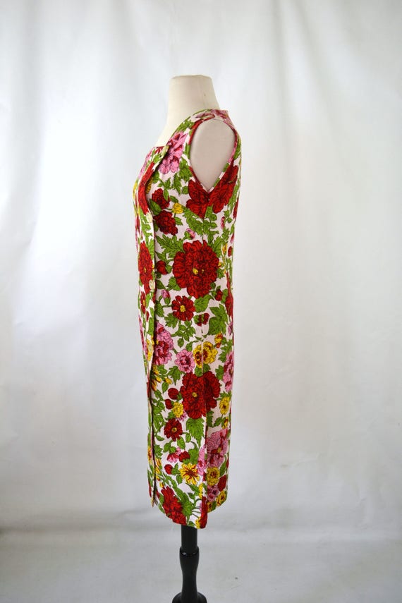 1960s Bold Red, Pink, Yellow and Green Floral Sle… - image 4