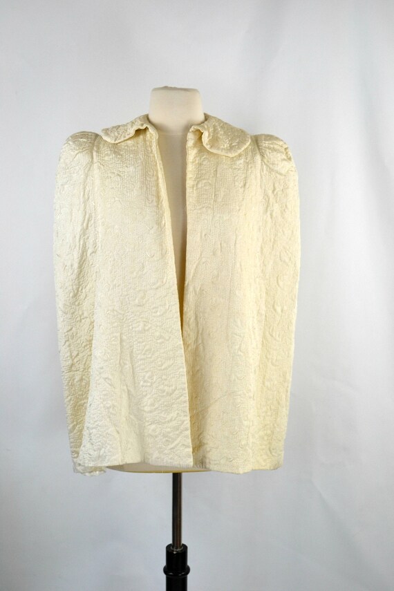1940s Ivory Quilted Satin Cape or Bed Jacket, Pai… - image 2