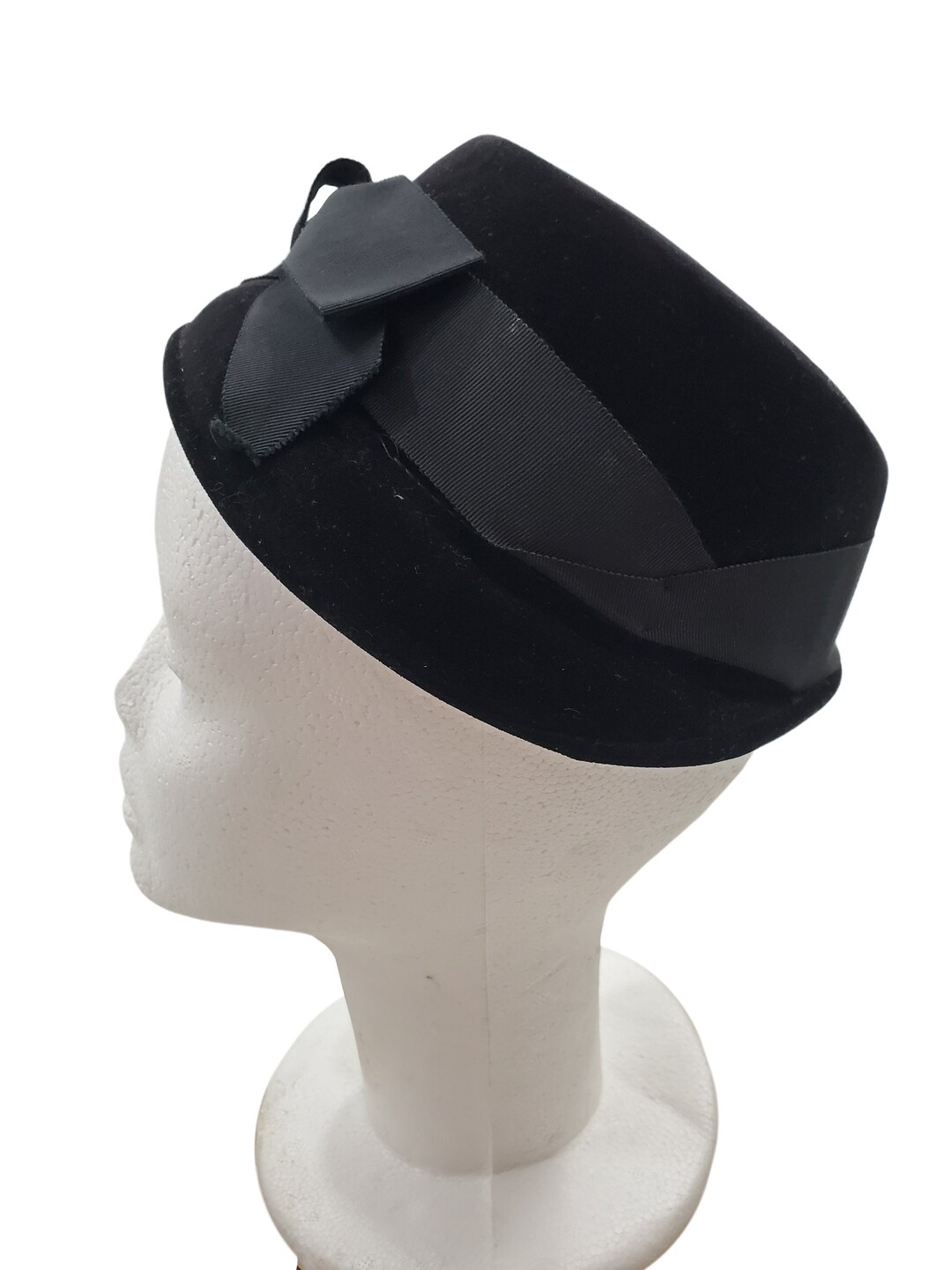 VTG Black Velvet Hat W/Black Bow & White Fur Cloche Hat Winter Pillbox Hat RARE! Vintage 1960s Black Velvet Bucket Hat With Rhinestone Bow  main image 4
