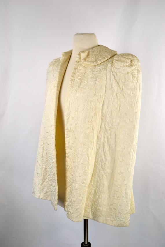 1940s Ivory Quilted Satin Cape or Bed Jacket, Pai… - image 3