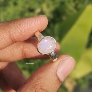 Anillo de plata de ley con piedra lunar arcoíris, joyería minimalista hecha a mano