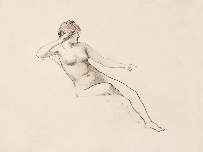 Pu&ograve; includere: Un disegno a matita in bianco e nero di una donna nuda seduta con il braccio appoggiato sulla testa. Sta guardando a destra e la sua gamba destra &egrave; estesa.
