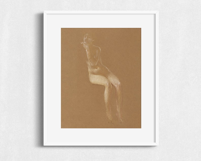 K&ouml;nnte beinhalten: Eine wei&szlig;e Kreidezeichnung einer nackten Figur, die mit gekreuzten Beinen auf einem braunen Hintergrund sitzt.