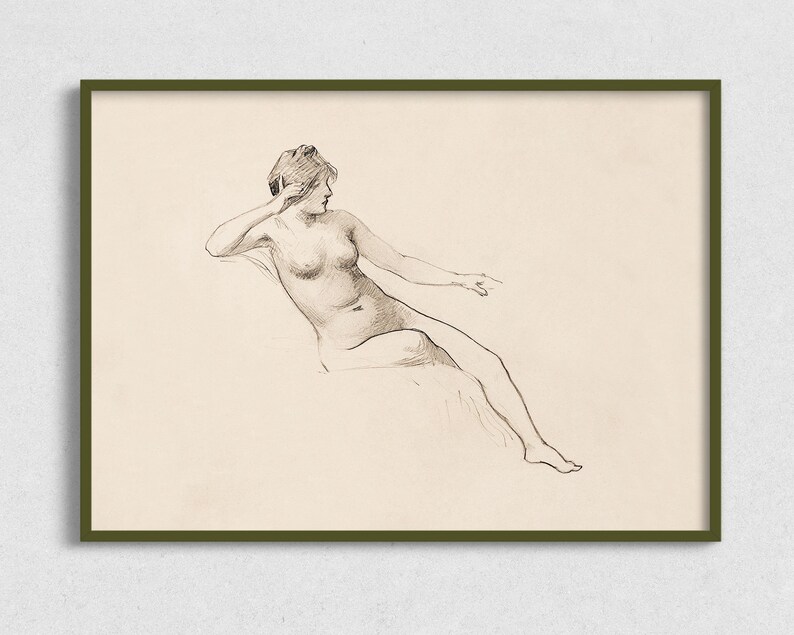 Pu&ograve; includere: Un disegno a matita in bianco e nero di una donna nuda seduta con il braccio appoggiato alla testa. La donna &egrave; di spalle rispetto allo spettatore e la sua testa &egrave; inclinata verso il basso.