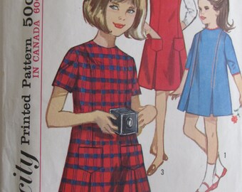 Vintage 1964 Girl Dress / Jumper with inverted pleats - Simplicity 5599 - Size 10 - Girls