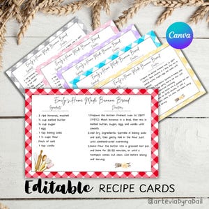 Peut inclure: Plusieurs cartes de recettes avec une bordure à carreaux rouges et blancs, présentant une recette de pain aux bananes. Les cartes sont écrites dans une police manuscrite et indiquent "Emily's Home Made Banana Bread". Le texte "Editable Recipe Cards" est en bas.