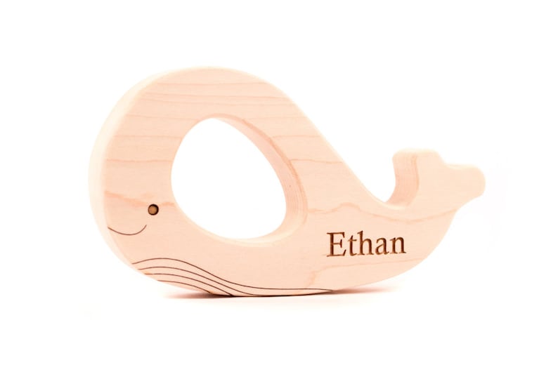 organic whale wood TEETHER an all natural, heirloom wooden toy for safe teething and grasping Bild 1