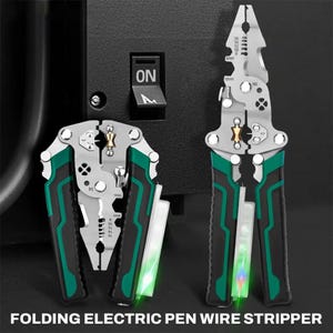 Könnte beinhalten: Zwei klappbare elektrische Stifte-Drahtabisolierer mit grünen und schwarzen Griffen werden gezeigt. Die Werkzeuge haben silberne Klingen mit Messungen und sind geöffnet, wodurch die Schneidkanten freigelegt werden. Der Text "FOLDING ELECTRIC PEN WIRE STRIPPER" steht unten.