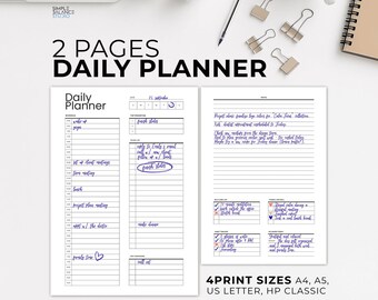 Peut inclure: Un planificateur quotidien de deux pages avec le texte "2 PAGES DAILY PLANNER". Le planificateur comprend des sections pour la planification, les listes de tâches et les notes. Le planificateur est disponible en quatre tailles : A4, A5, US Letter et HP Classic.