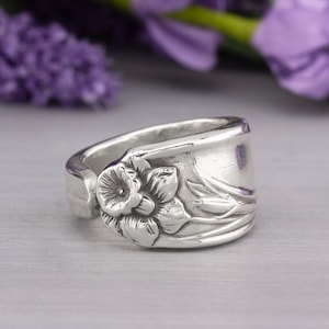 Daffodil 1950 Spoon Ring - Silverware Jewelry - Antique Silverware Jewelry Gift for Her - Unique Mothers Day Birthday Gifts for Mom Grandma