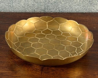 Bandeja de latón vintage con diseño de panal, redonda, 5-5/8” de diámetro x 7/8” de alto