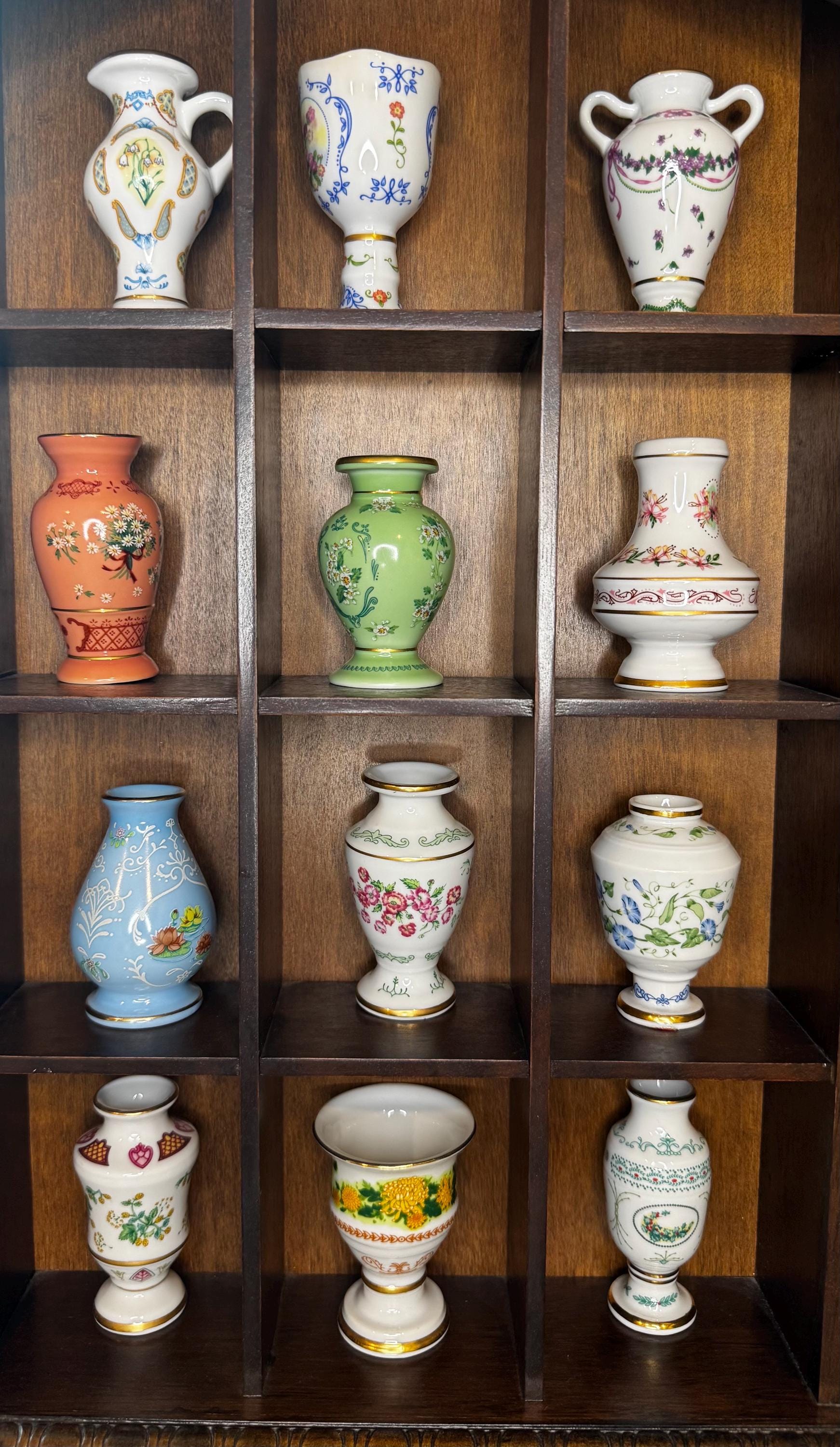 Franklin Porcelain Vase - Etsy Canada