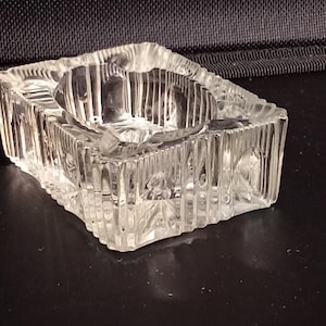 Vintage askfat i klart glas, rektangulärt, ribbad sidor, 7,5 x 5,2 x 3,5 cm