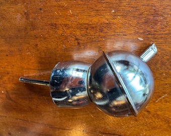 Versatore per liquori in metallo argentato MCM, 45 ml (1-1/2"), Canada