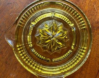 1930er Jahre Gelb Depression Glass Citrus Reamer / Juicer
