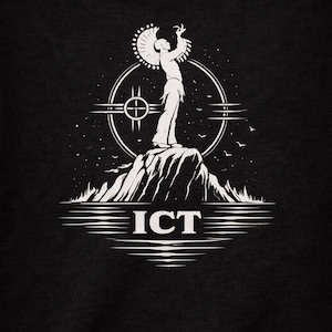Puede incluir: Camiseta negra con un gráfico blanco de una figura sobre un paisaje rocoso, con los brazos levantados. Un diseño circular con una cruz rodea la figura. La palabra "ICT" se muestra debajo del paisaje.