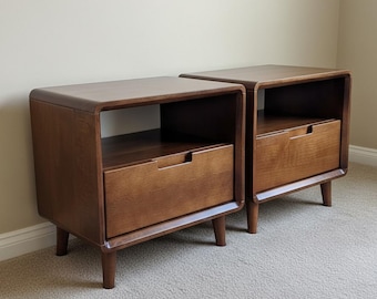 Solid Wood Nightstands Set of 2, Vintage Modern Bedside Tables with Drawer & Shelf