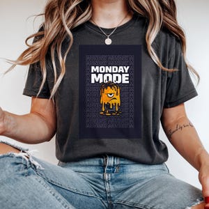 Maglietta Monday Mode, maglietta divertente con umorismo sul lavoro, regalo per gli amanti del caffè immagine 6