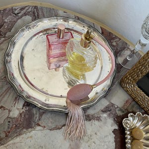 Vassoio da portata vintage placcato in argento, piatto con bordo smerlato, arredamento per sala da pranzo di metà secolo.