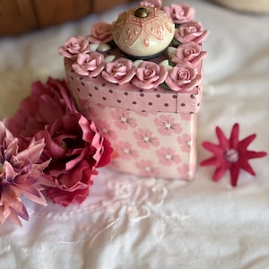 Rose topped trinket/ gift box