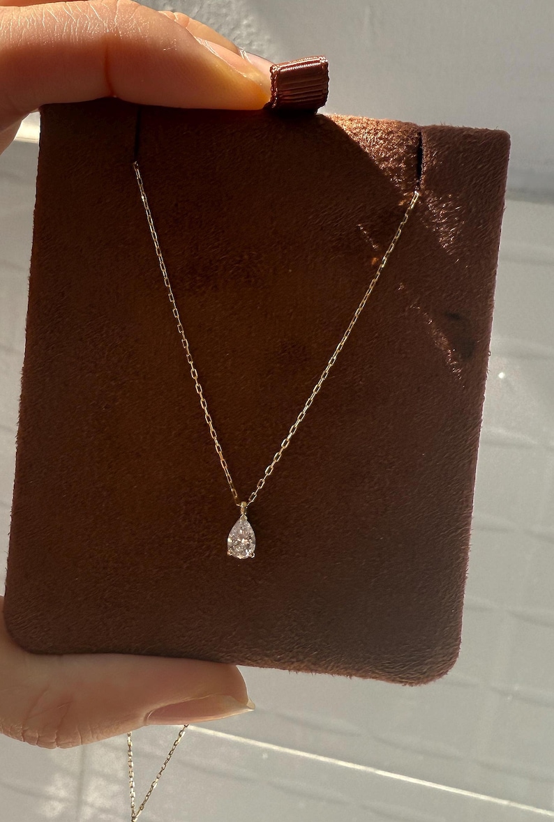 0.8mm 18K yellow gold chain with 0.3ct pendant