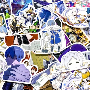 K&ouml;nnte beinhalten: Eine Sammlung von Aufklebern im Anime-Stil mit verschiedenen Charakteren in leuchtenden Farben. Die Aufkleber zeigen detaillierte Illustrationen von Personen in Fantasy-Kleidung mit verschiedenen Posen und Ausdr&uuml;cken. Die Aufkleber befinden sich auf wei&szlig;em Hintergrund.