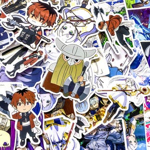 K&ouml;nnte beinhalten: Eine Sammlung von Aufklebern im Anime-Stil mit verschiedenen Charakteren mit Waffen und Fantasy-Themen. Die Aufkleber zeigen Charaktere mit roten und braunen Haaren, die &Auml;xte und St&auml;be schwingen, in einer farbenfrohen Auswahl.