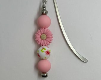 Pink Daisy Flower Bookmark, Floral Beaded Metal Bookmark, Gift for Book Lovers, Cute Reading Accessory, Spring Bookish Gift for Her
