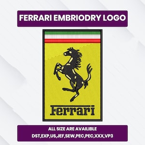 Könnte beinhalten: Gestickter Aufnäher mit dem Ferrari-Logo, einem schwarzen, aufbäumenden Pferd auf gelbem Grund. Der Aufnäher hat oben einen grünen, weißen und roten Streifen und unten das Wort "Ferrari". Der Text "FERRARI EMBRIODRY LOGO" steht oben.