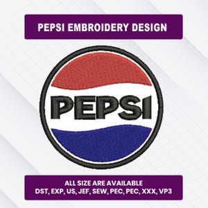 Puede incluir: Diseño bordado de Pepsi con el icónico logotipo rojo, blanco y azul. El diseño circular presenta la palabra "PEPSI" en negro. El texto "PEPSI EMBROIDERY DESIGN" está encima del logotipo, y "ALL SIZE ARE AVAILABLE" está debajo.