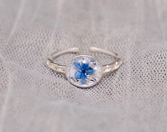 Pressed Flower Ring: Solid Silver Band with Resin-Encased Blue Lace Flower