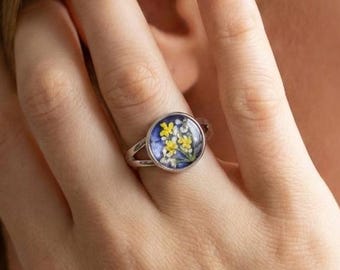 Handmade Real Pressed Flower Ring: Resin-Sealed Real Flowers on a 925 Sterling Silver Band