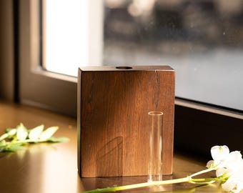 Wooden Bud Vase for Single-Stem, Small Flower Vessel, Exquisite Niche Floral Gifts, Japandi Desk Deco, Tabletop Decorative Artwork
