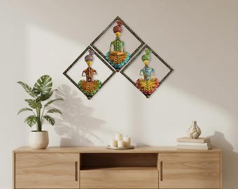 Handgemaakte Rajasthani zittende muzikant muurhanger set van 3 | Diamanten metalen kunstlijsten