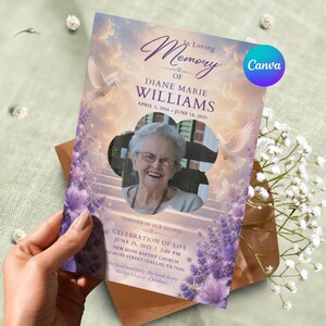Könnte beinhalten: Eine Trauerprogrammkarte mit dem Porträt einer älteren Person, violetten Lavendelblüten und weißen Tauben vor einem Sonnenuntergangshimmel. Der Text lautet In Loving Memory of Diane Marie Williams, 3. April 1956 - 18. Juni 2025 und Celebration of Life.