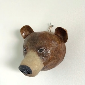 Orso di cartapesta