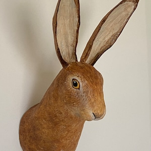 Scultura di lepre in cartapesta, testa di coniglio tassidermica finta
