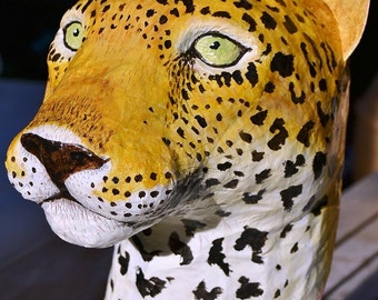 Cabeza de leopardo de papel mache