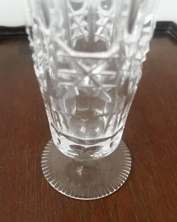 Lausitzer Bleikristall Clear Cut Lead Crystal Footed Vase – Starburst Pattern Bud Vase