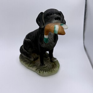 Unbranded Ceramic Dog Figurine with duck in mouth Black Hunting Lab 6x4.5x2.5
